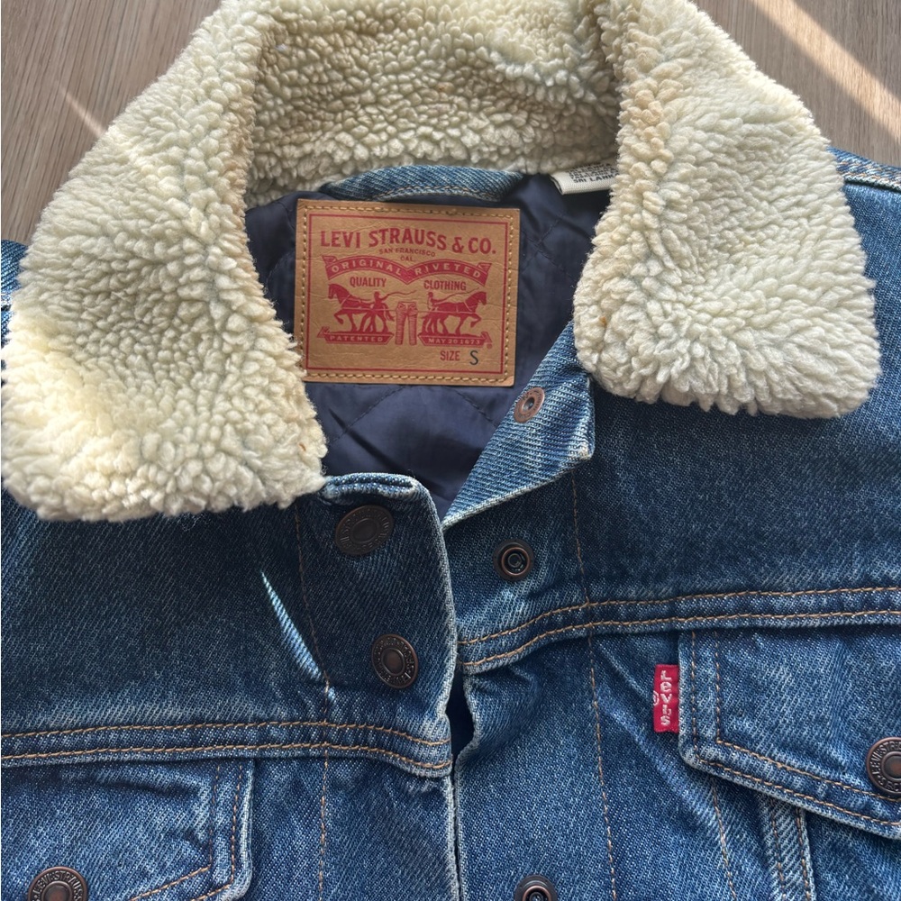 Levi’s Jean jacket - Picture 2 of 4